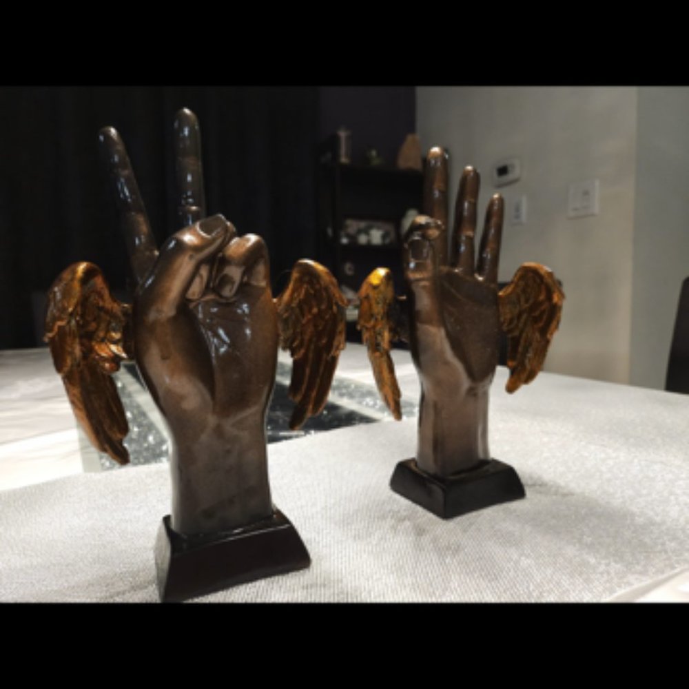 victory hands polyresin